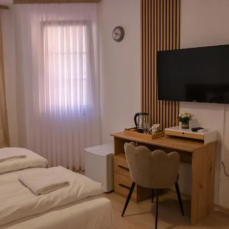 Careva Cuprija Apartment&rooms 招待所 塞拉耶佛